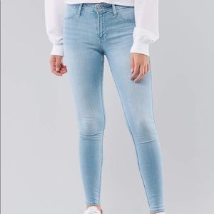Light wash Hollister jeans
